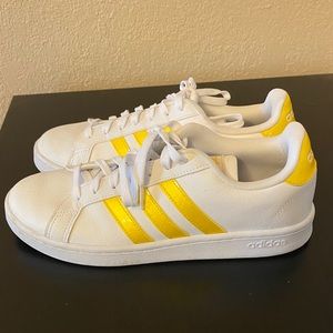 Adidas old school grand court shoes